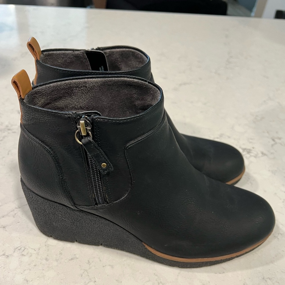 Dr. Scholls Black wedge ankle booties (size 9)